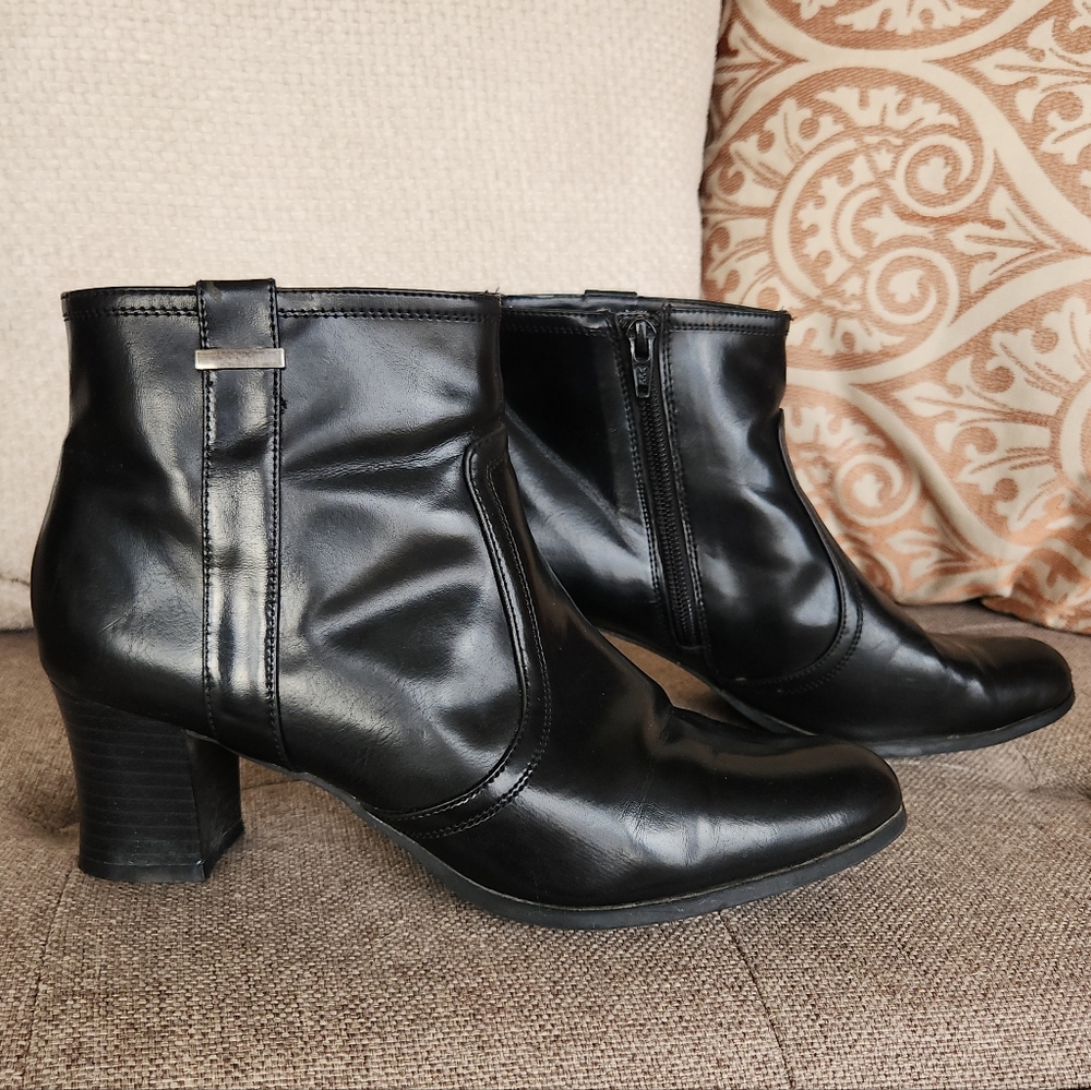 Naturalizer Black Leather Ankle Booties Side Zip Block Heel Comfort 8